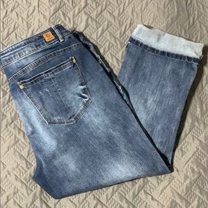 Women’s Capri pants.